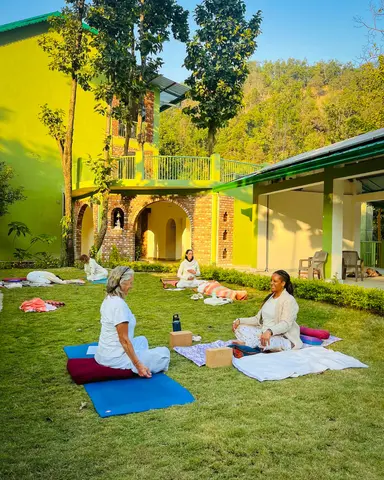 Akhanda Anand Prakash Yoga Retreats